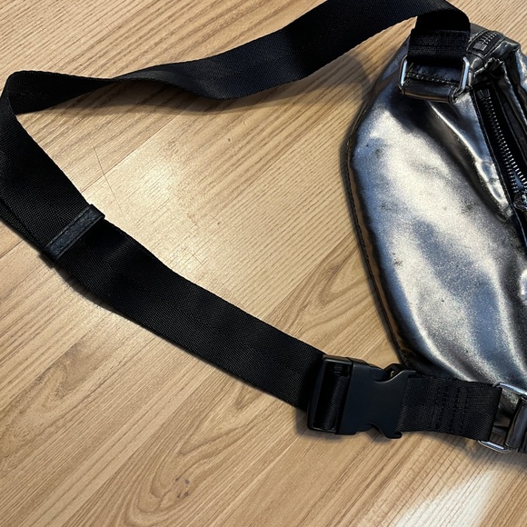 Rebecca Minkoff cross-body bag, with pockets. Distressed silver. - Picture 8 of 16